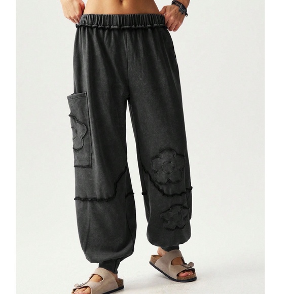 Plus Mineral Wash Stretchy Waist Floral Patchwork Jogger Pants - Picture 2 of 9